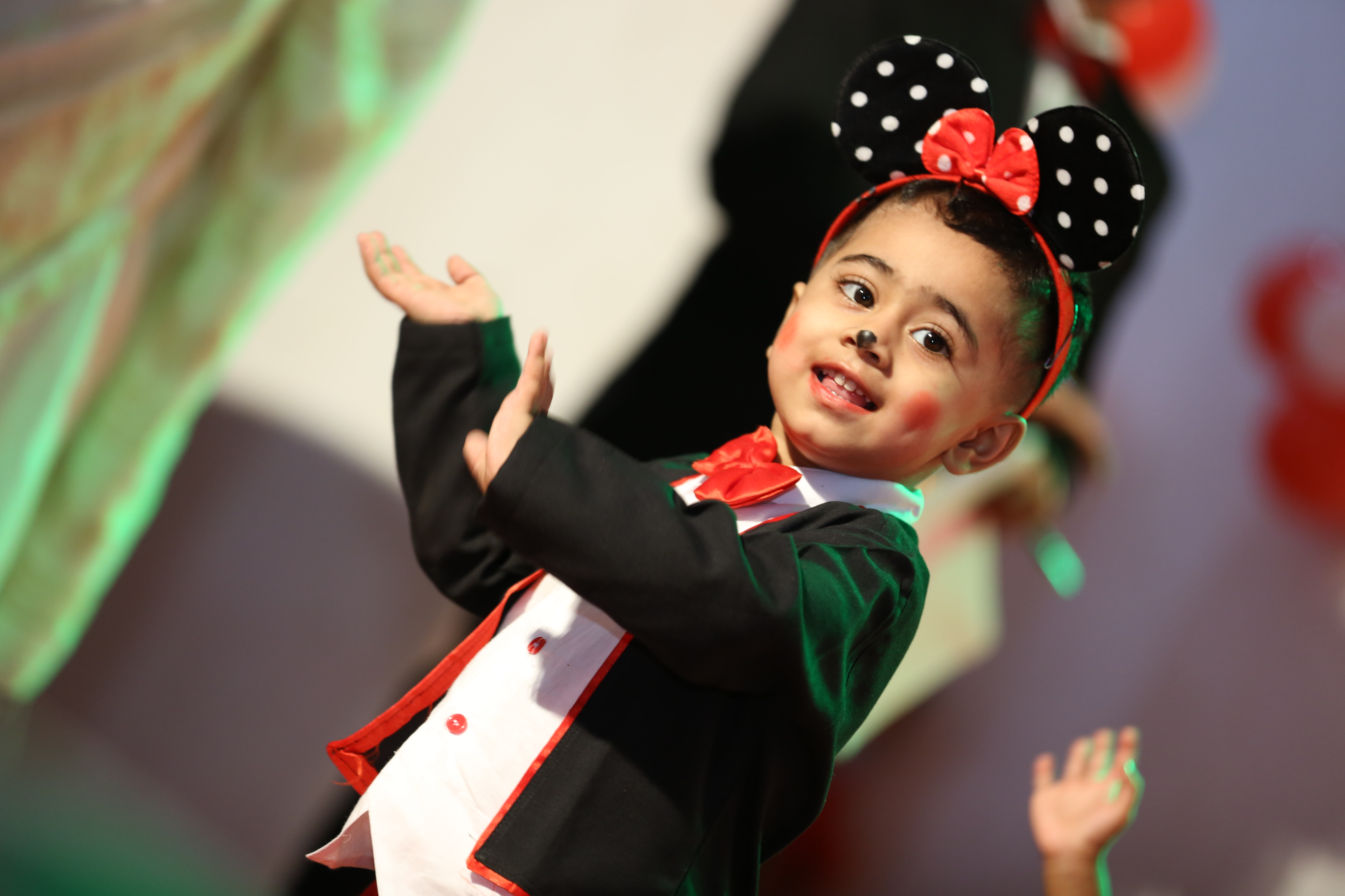 Little performer taking a bow
